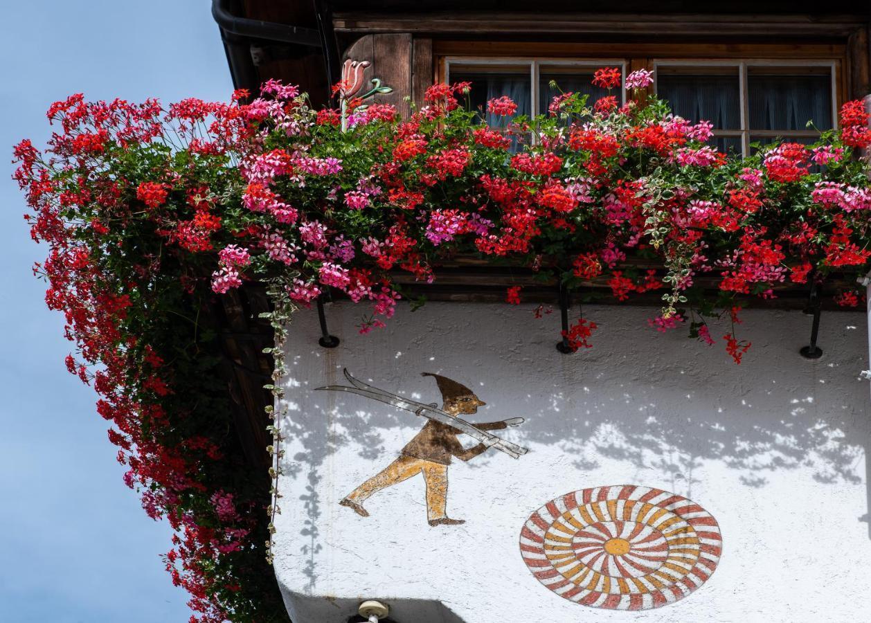 Hotel Chesa Grischuna Klosters Exterior photo